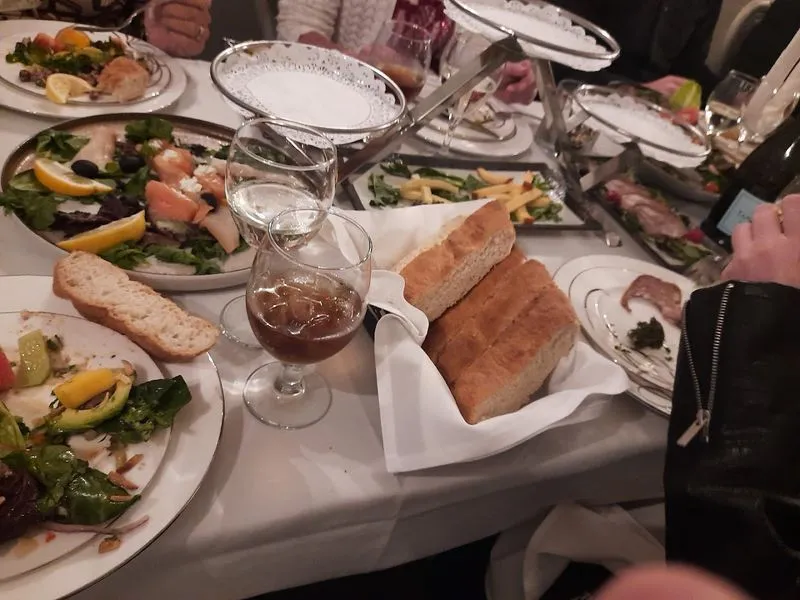 Mimino Restaurant - Photo 4