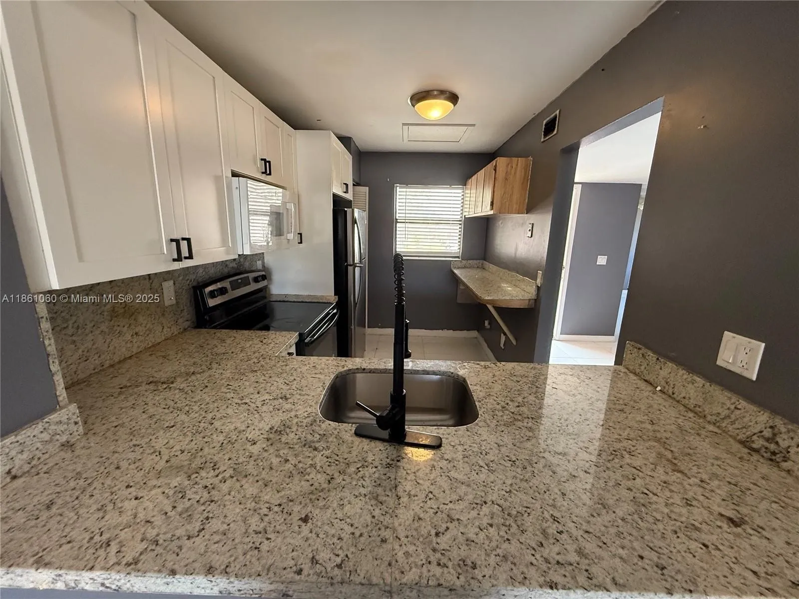842 NE 209th St Apt 201,Miami,FL 33179,USA - Photo 5