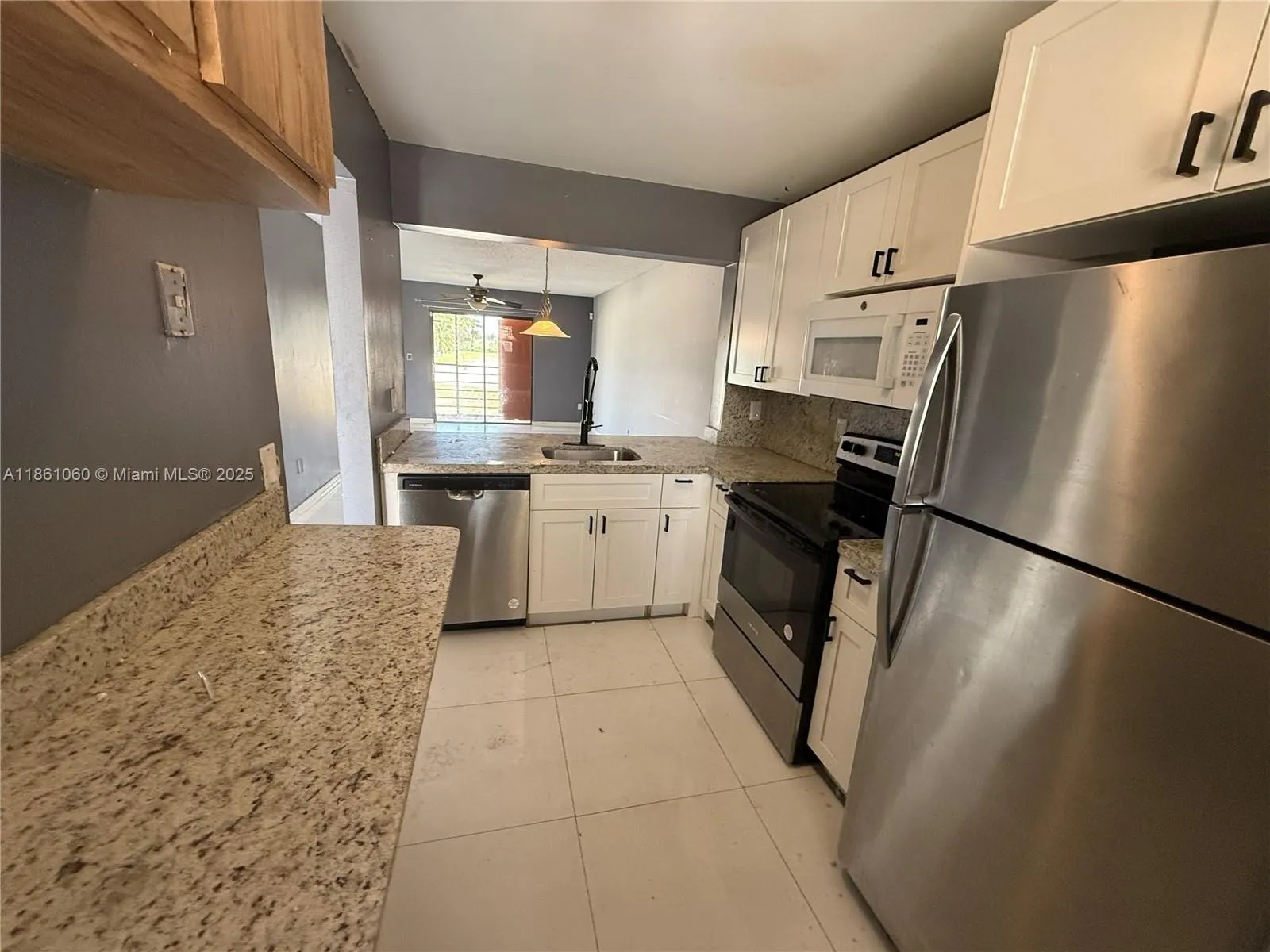 842 NE 209th St Apt 201,Miami,FL 33179,USA - Photo 6