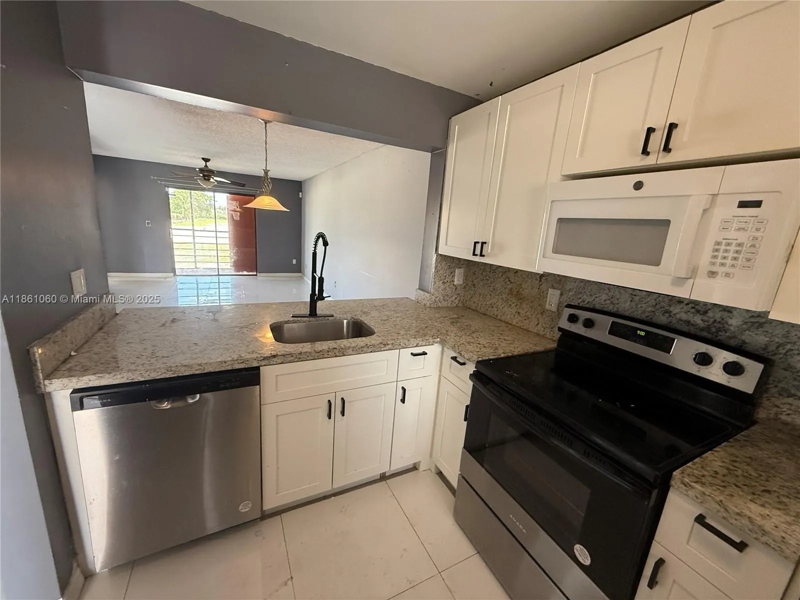 842 NE 209th St Apt 201,Miami,FL 33179,USA - Photo 7