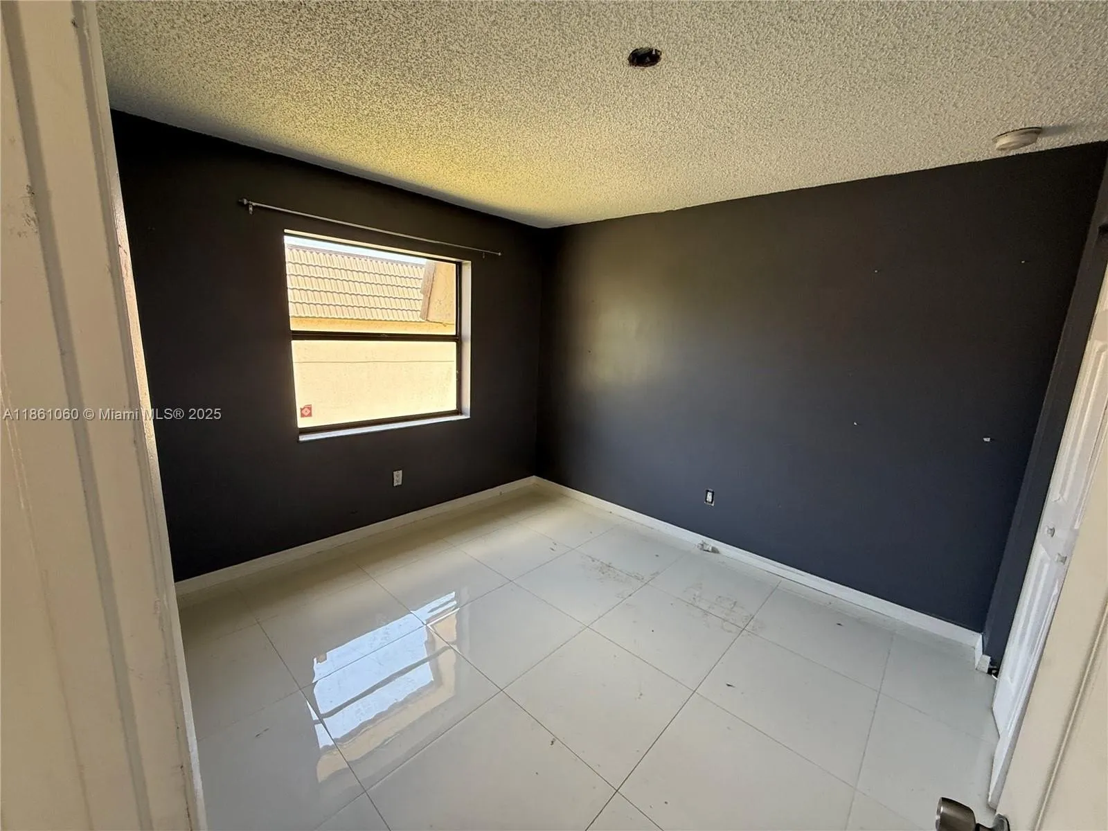 842 NE 209th St Apt 201,Miami,FL 33179,USA - Photo 11