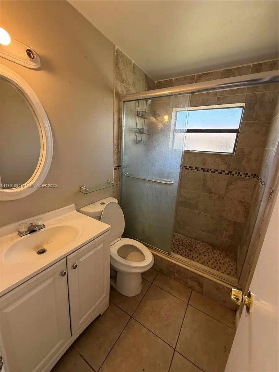 842 NE 209th St Apt 201,Miami,FL 33179,USA - Photo 12