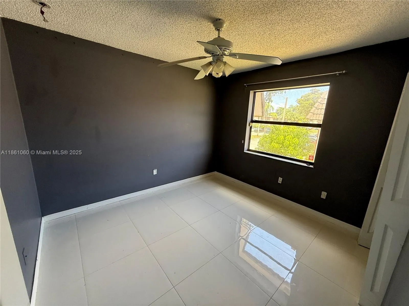 842 NE 209th St Apt 201,Miami,FL 33179,USA - Photo 13