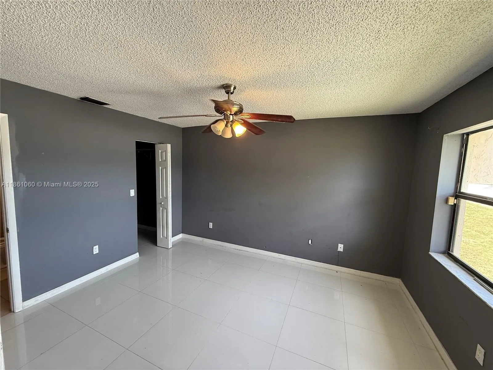 842 NE 209th St Apt 201,Miami,FL 33179,USA - Photo 14
