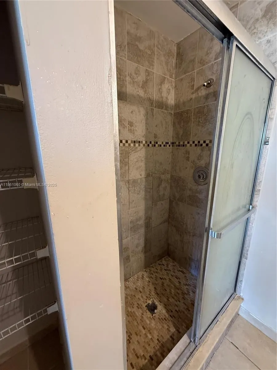 842 NE 209th St Apt 201,Miami,FL 33179,USA - Photo 16