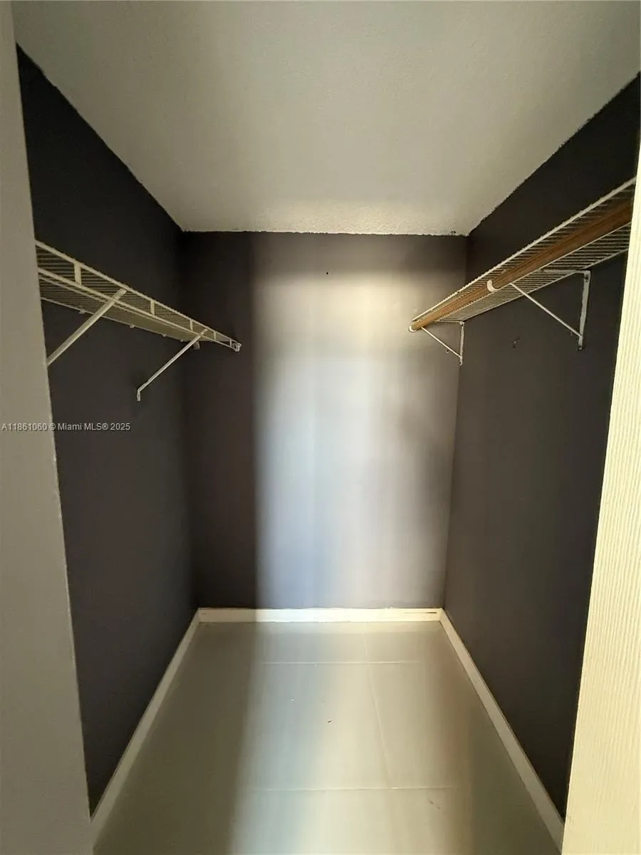 842 NE 209th St Apt 201,Miami,FL 33179,USA - Photo 17