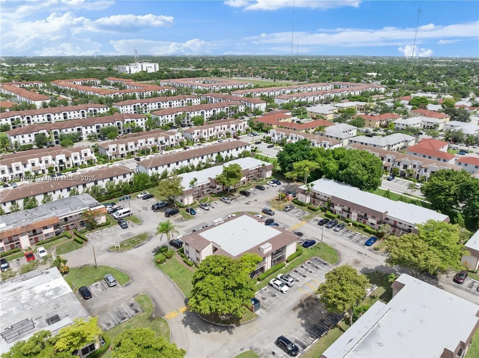 842 NE 209th St Apt 201,Miami,FL 33179,USA - Photo 21