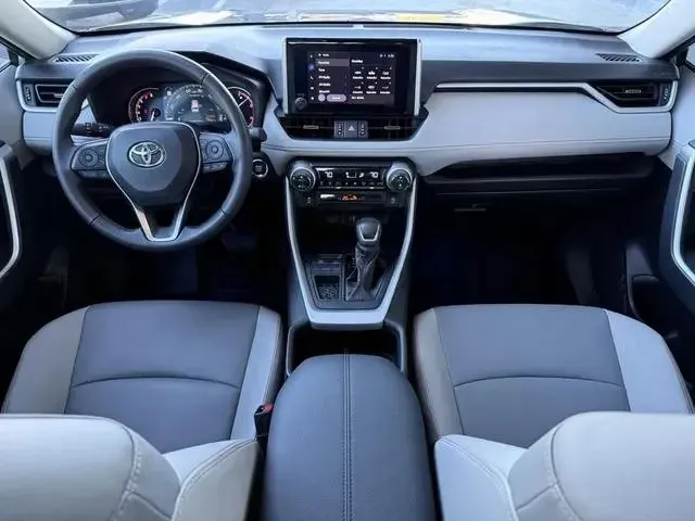 Fairly Used 2023 Toyota RAV4 XLE Premium clean - Photo 3