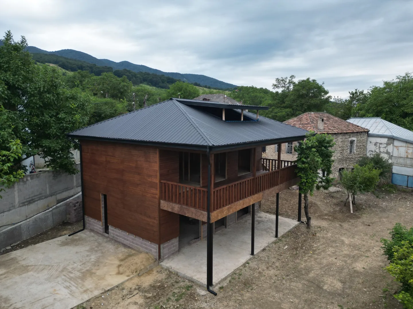 House - Photo 2