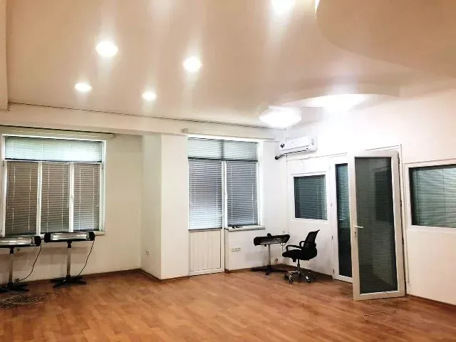 Commercial space for rent in Tbilisi, Saburtalo - Photo 1