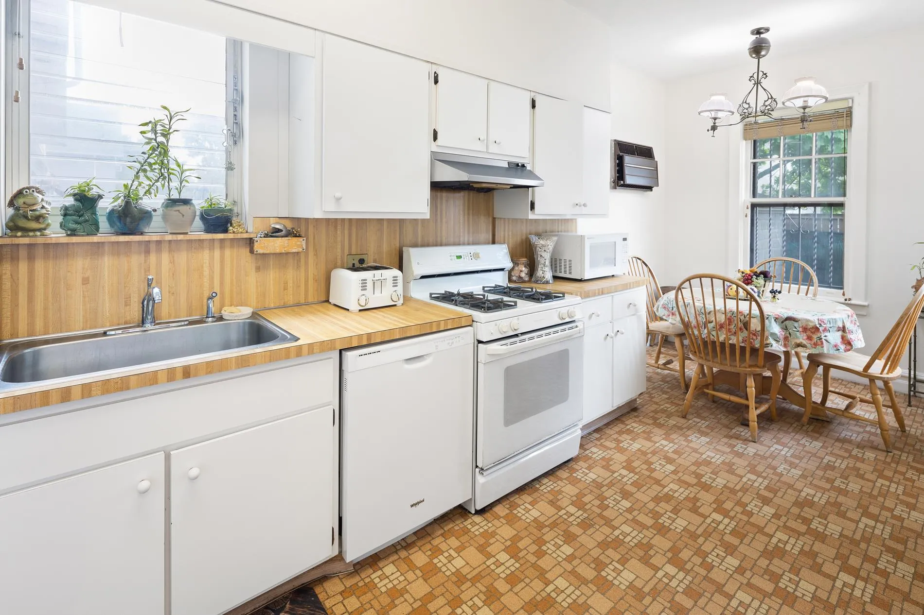 1216 E 28th Street - Photo 4