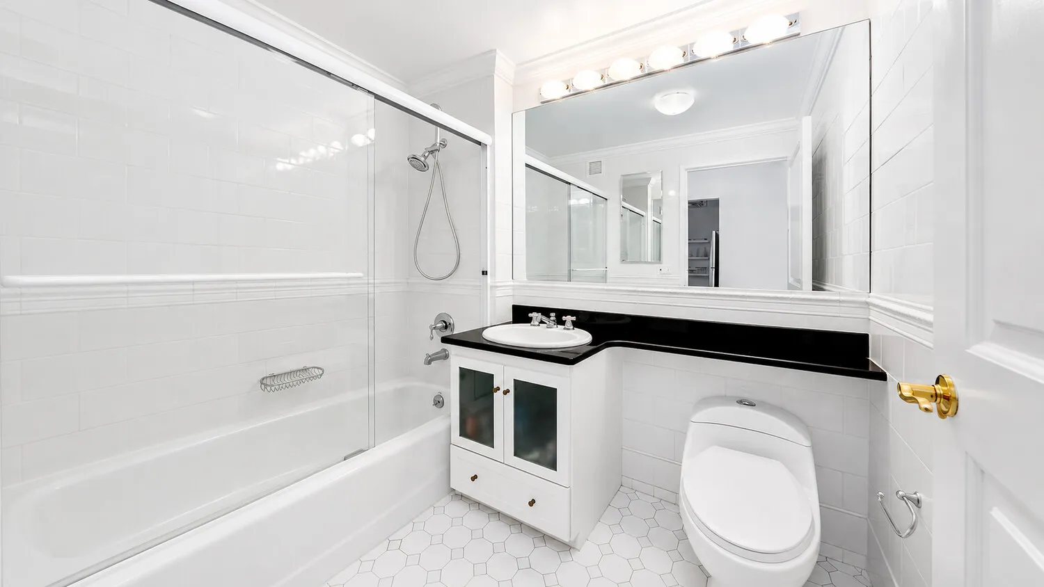 400 E 90TH Street 4D - Photo 8