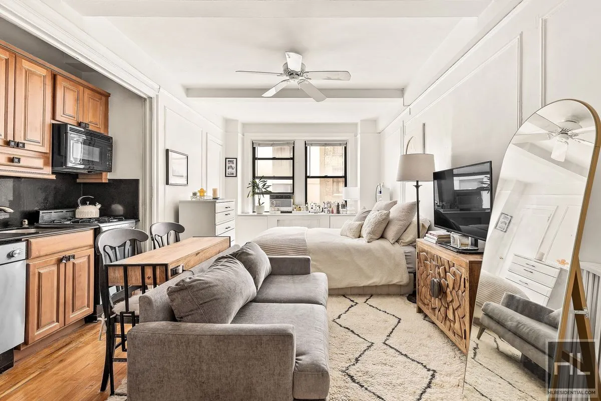 457 W 57th Street 412 - Photo 4