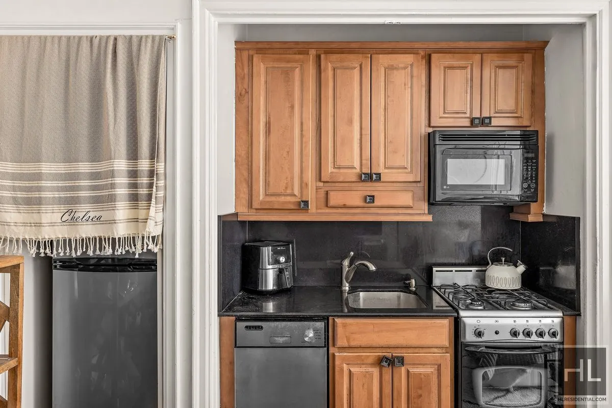 457 W 57th Street 412 - Photo 5